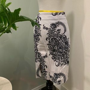 New LOFT black and white paisley pencil skirt size 0